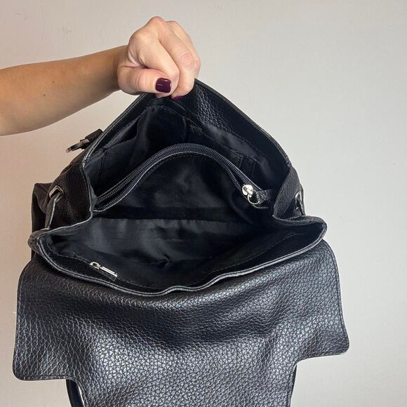 Guess Vintage Y2K Black Leather Shoulder Bag with Silver Hardware - Picture 5 of 6